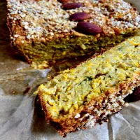 Pasztet curry z cukinii z mąką migdałową i kaszą manną