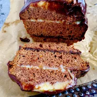 Piernik obłędnie pyszny i tak samo łatwy i szybki, przełożony powidłami i kremem maślanym