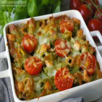 Zapiekanka makaronowa z łososiem i szpinakiem