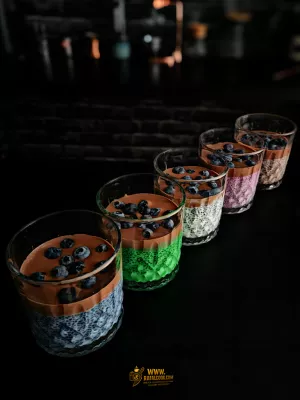 Kolorowy deser chia, jedna baza, pięć smaków