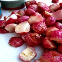 Pieczona rzodkiewka z czosnkiem – zdrowa przekąska