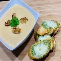 Krem Pieczarkowy z Grzankami z Pesto Pietruszkowym