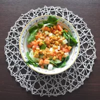 Szybka sałatka ze szpinakiem