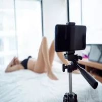 Onlyfans – co to takiego i ile można zarobić?