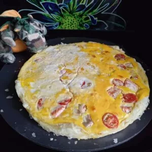 Tarta z łososiem i pomidorkami