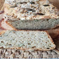 Chleb owsiany z ziarnami, na zakwasie