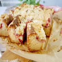 Ciasto jogurtowe ze śliwkami – puszyste, wilgotne i mięciutkie