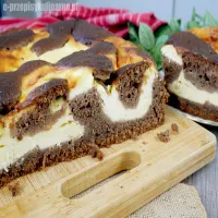 Sernik łaciaty z ciastem czekoladowym – zawsze się udaje