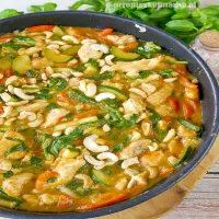 Curry z kurczakiem i szpinakiem – szybkie, aromatyczne i idealne na obiad