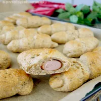 Bułki z parówką – miękkie, domowe i idealne na szybką przekąskę