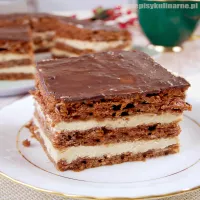Piernik przekładany kremem – wilgotny, aromatyczny i bardzo smaczny