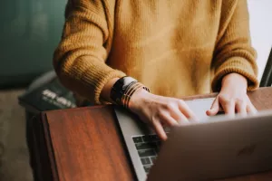 Zalety kursów BHP online