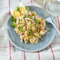 Sałatka z jajkiem i suszonymi pomidorami