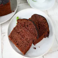 Piernik przekładany powidłem śliwkowym