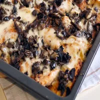 Filet z kurczaka z pieczarkami i serem z piekarnika