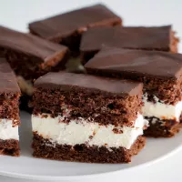 Ciasto czekoladowe z kremem śmietankowym