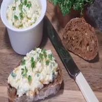 Wiosenna pasta jajeczna z rzeżuchą.