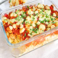 Zapiekanka z kurczakiem, makaronem i mozzarellą