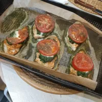 Kieszonki z piersi nadziewane szpinakiem i pomidorami