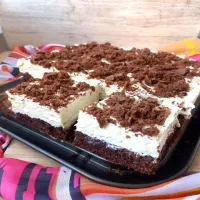 Biszkopt z kremem chałwowym