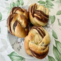 Drożdżowe bułeczki z czekoladą