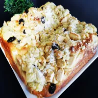 Placek drożdżowy z jabłkami i kruszonką