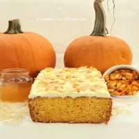 Ciasto Dyniowe z Kremem i Prażonymi Migdałami