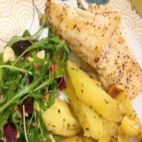 Cytrynowy halibut. Pieczone ziemniaki. Sałatka z buraczkiem i
pomarańczą. Cudo!