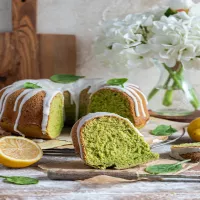 Drożdżowa babka szpinakowa