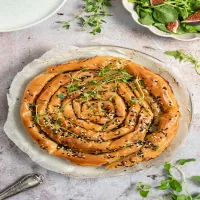 Kichi kozanis -  ślimak z ciasta filo z serem