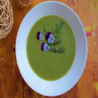 Zupa krem szparagowa z rukolą