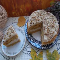 Ciasto marchewkowo-orzechowe z kremem orzechowym i przerwa na blogu