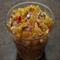 Sałatka serowo kurczakowa z ananasem...