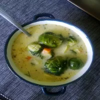 Zupa brukselkowa z ziemniakami