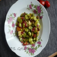 Pożywna sałatka z bobem, pomidorami i awokado