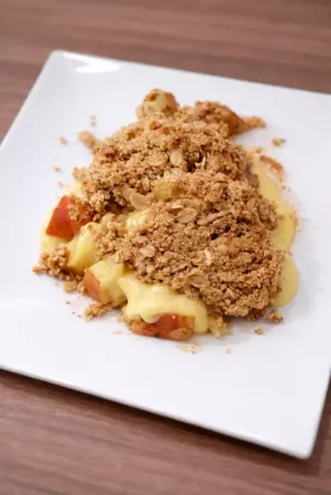 Jabłka pod kruszonką z budyniem