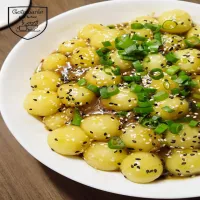 Kluchy ziemniaczane w pikantnym sosie