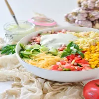 Sałatka z sosem bazyliowym (Sałatka "100 gram")