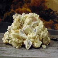 Sałatka z tortellini i winogronem.