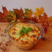 lasagne z cukinii z mięsem z kurczaka i odchudzonym beszamelem.