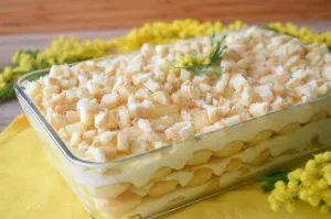 Tiramisù Mimoza z kremem cukiernicznym i ananasem