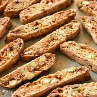 Toskańskie biscotti z pistacjami i białą czekoladą