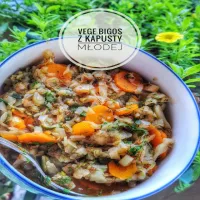 Vege bigos z młodej kapusty