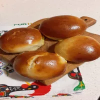 Drożdżowe bułki śniadaniowe.