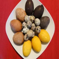 Naturalnie farbowane jajka