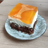 Ciasto piernikowe z marchewką, kremem, brzoskwiniami i galaretką ‐  świąteczny przepis