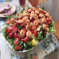 Sałatka z krewetkami, czosnkiem oraz chili