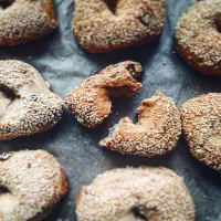 Wegańskie drożdżówki z czekoladą i sezamem