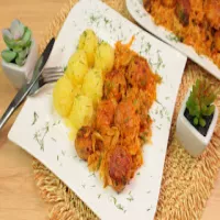 Młoda kapusta z klopsikami – pyszne danie obiadowe