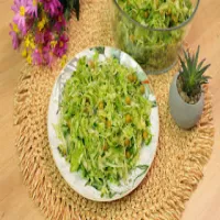 Zielona surówka z młodej kapusty – sałatka do obiadu lub na grilla